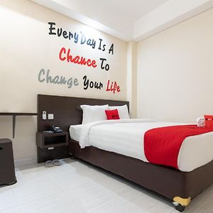 RedDoorz Plus @ Panakkukang Makassar